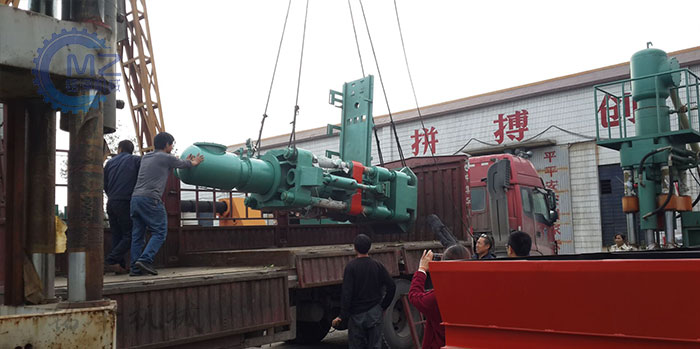 400吨全自动���L��钩鱼饵压块机发货现场